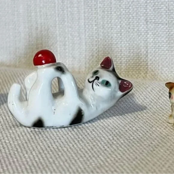 Mini Mid-Century Ceramic Cat Figurine- Japan Style Whimsical Kittens - Picture 1 of 3